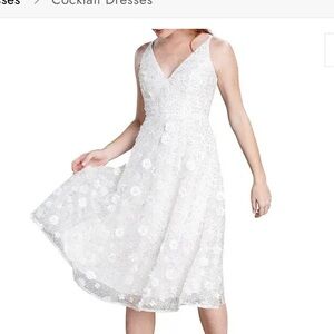 Dress The Population

Elisa Embellished Midi Dress